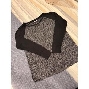 GAP Long Sleeve Colorblock Top Size Medium – Excellent Condition